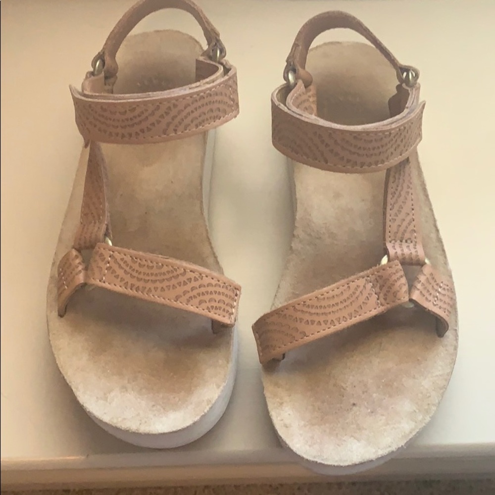 Teva Midform Universal Geometric Sandals
